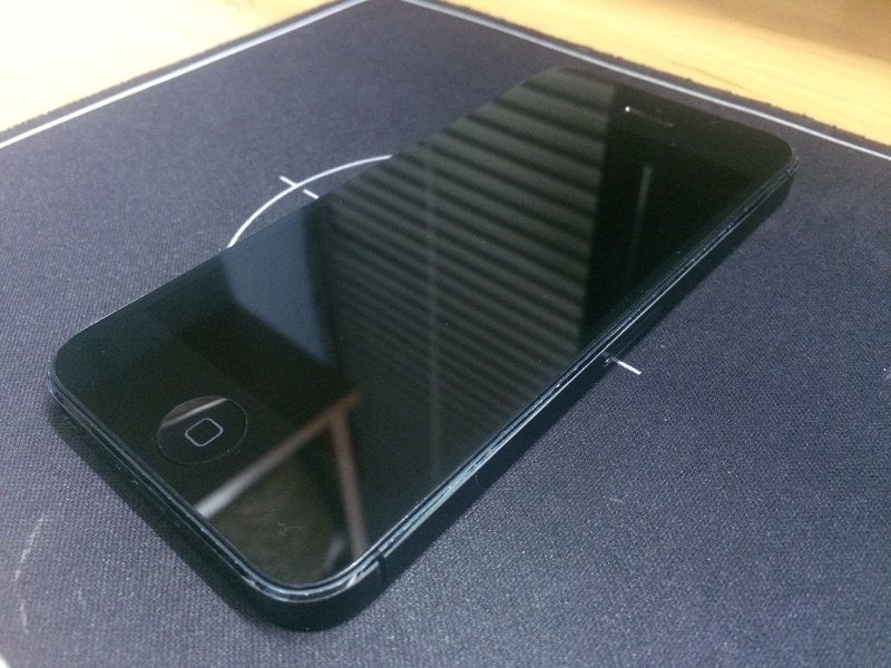 Cần bán lại iPhone 5 16GB màu đen, hàng đẹp, đang chạy ổn định.