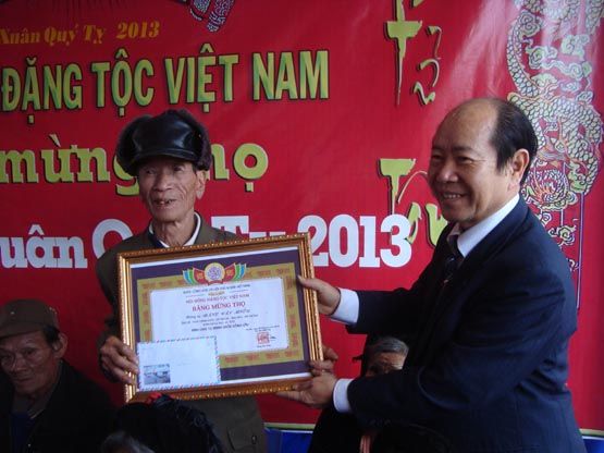 http://i652.photobucket.com/albums/uu245/dangtocvietnam/DSC06311_zps9875c8d4.jpg