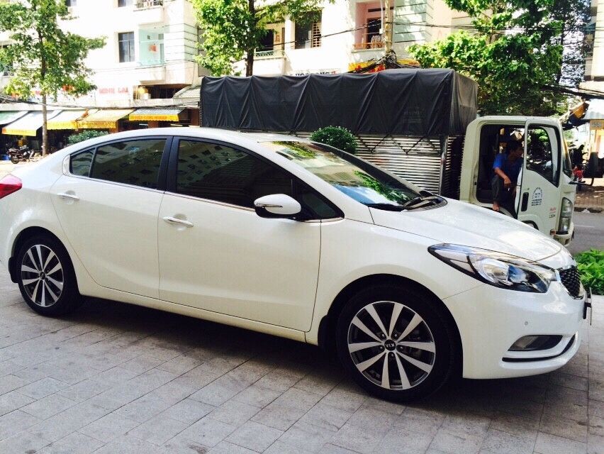 cần bán KIA k3 AT 2.0 BSTP màu trắng