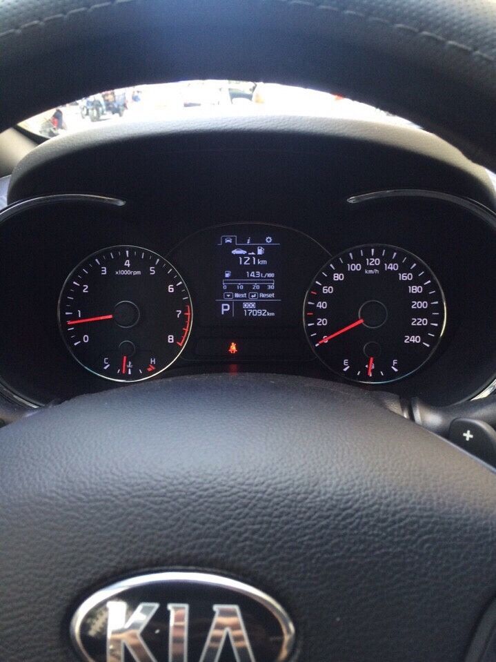 cần bán KIA k3 AT 2.0 BSTP màu trắng - 2