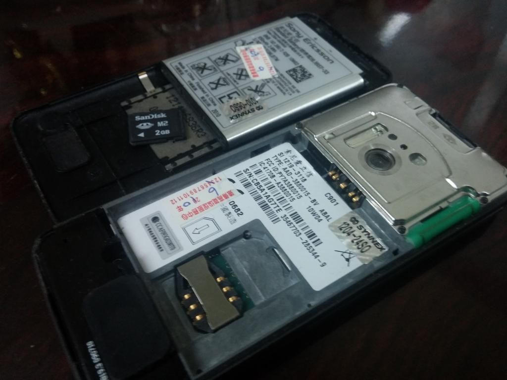 bán Sony C901= 900k và Nokia C2-03 =300k