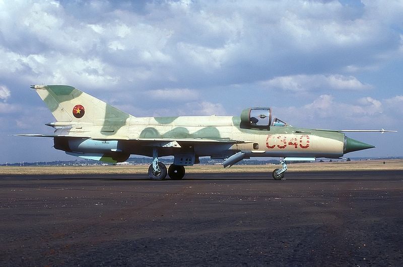 800px-Angolan_Mikoyan-Gurevich_MiG-21bis_zps17347d7f.jpg