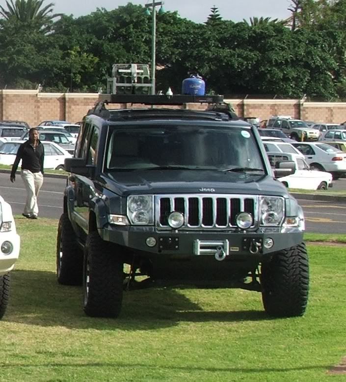 Off road bumper for jeep commander