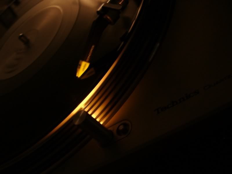 turntables-disc-jockey-music